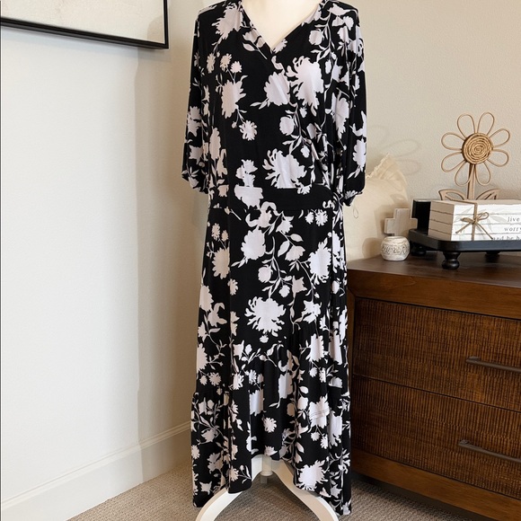 Lane Bryant Dresses & Skirts - Lane Bryant Black and White Floral Wrap Midi Dress
